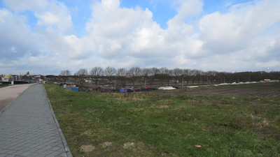 840641 Gezicht op het bouwterrein voor de nieuwbouwwijk Rijnvliet te De Meern (gemeente Utrecht), van bij het ...